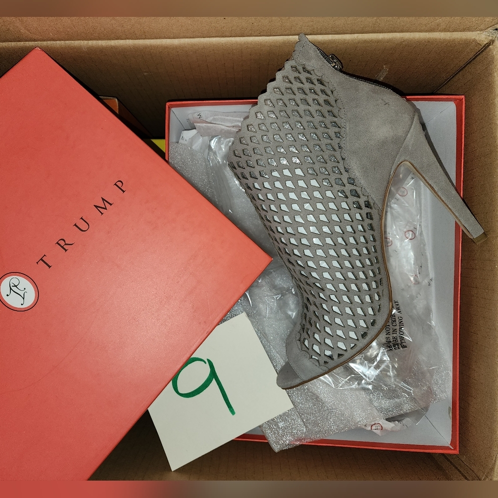 Women's Trump heels size 9